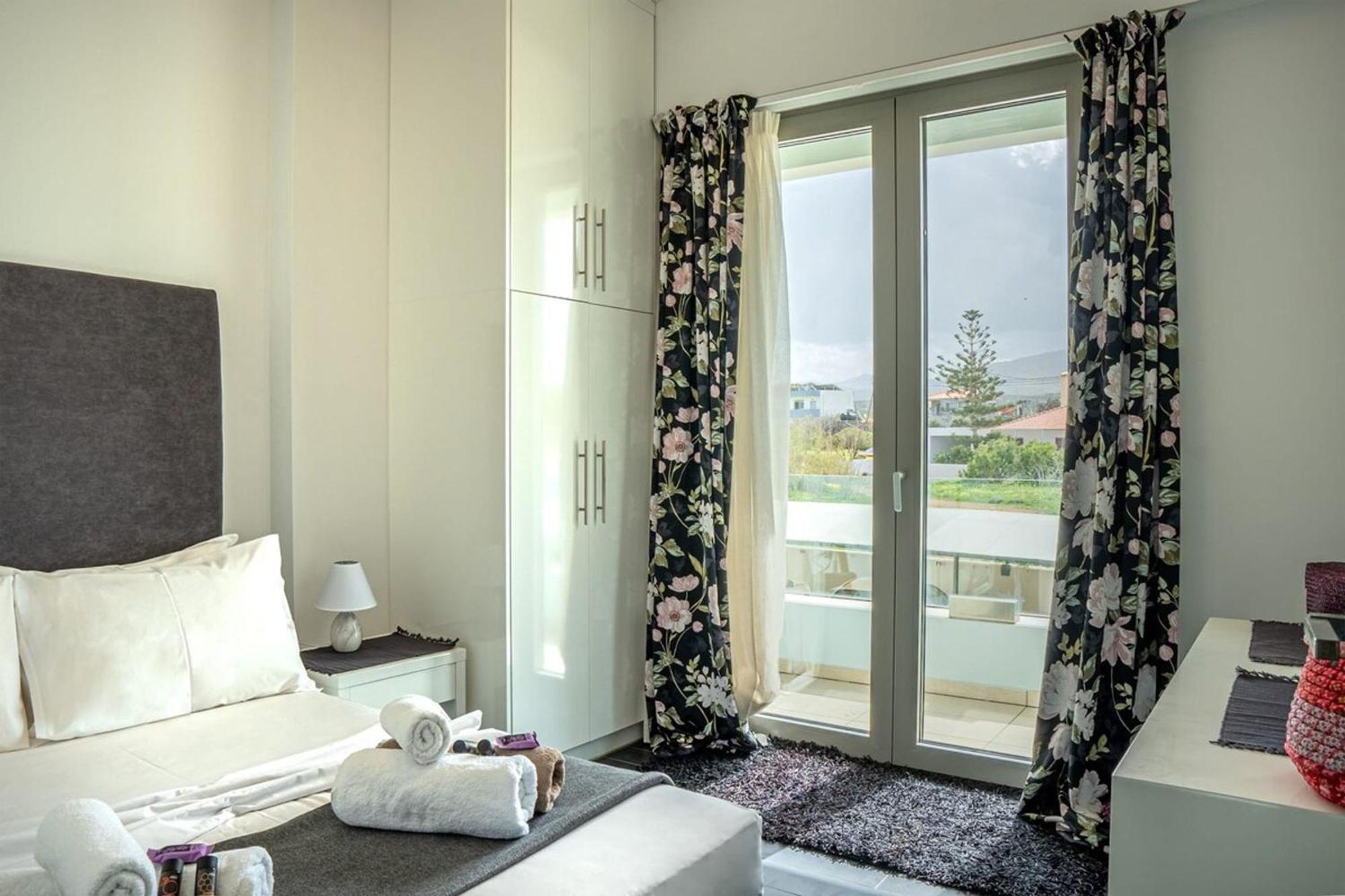 Pink Rose Beachfront * Heraklion (Crete)